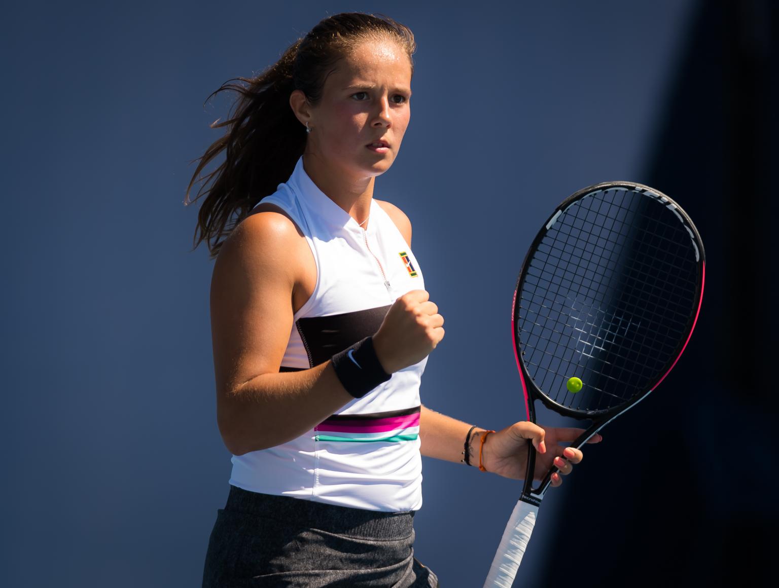 交媒体向他 交媒体向他